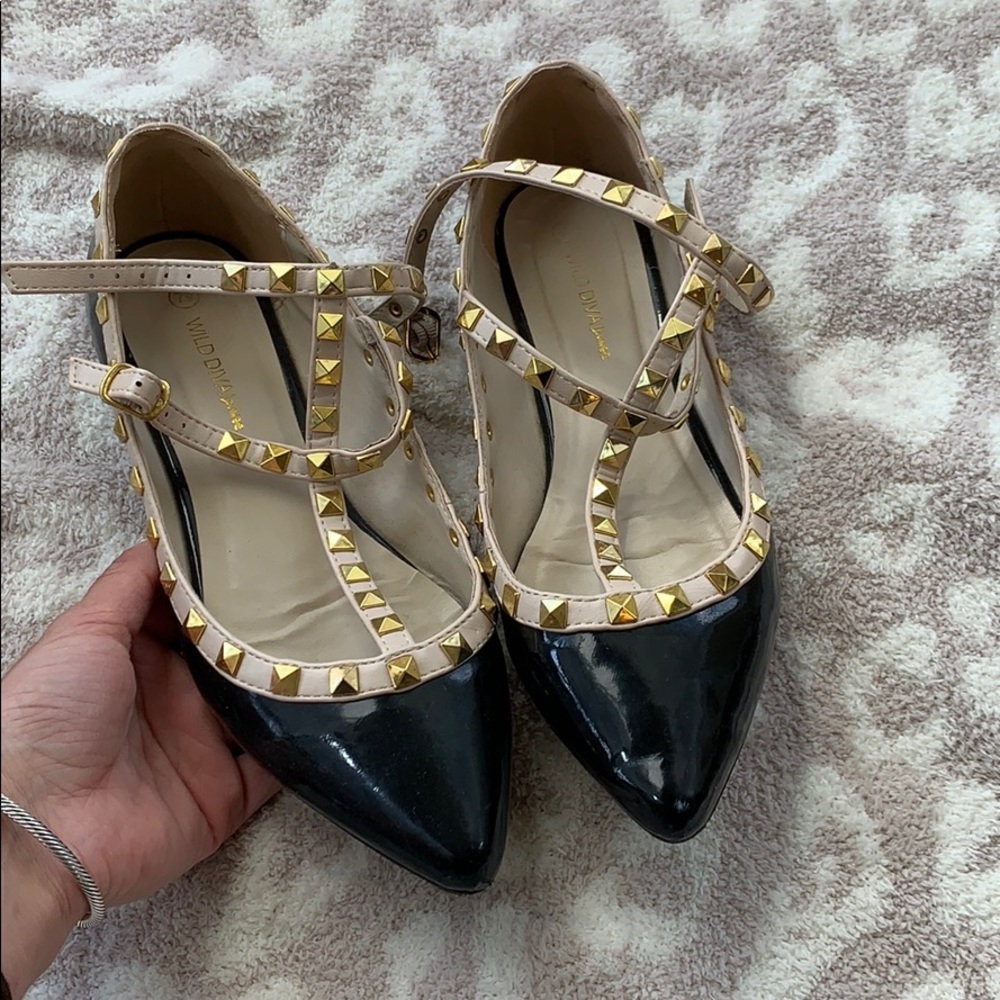 Size 8 studded flats